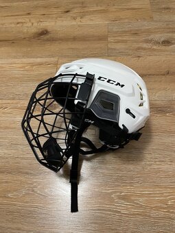 Hokejová prilba - 2