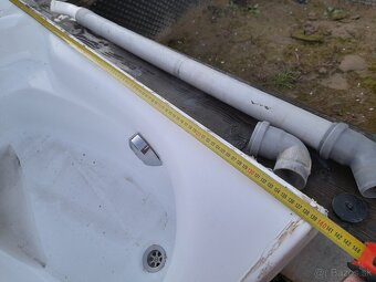 Predám rohovú vaňu - 2