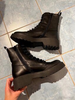 Členkové vybíjané čižmy - 2