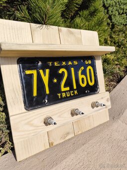 Drevený vešiak - 2