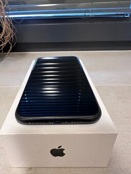 iPhone XR - čierny - 64gb - 2