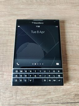 Blackberry Passport - 2