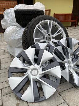 Tesla Model Y Standard Range - 2