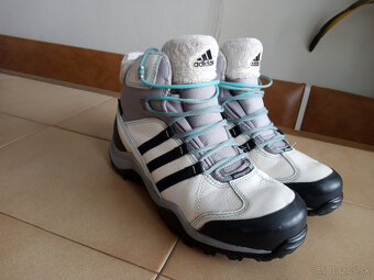 Damska zimna kozena sportova obuv ADIDAS. - 2