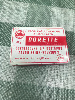 Predám starú plechovú krabičku z pastiliek Dorette - 2