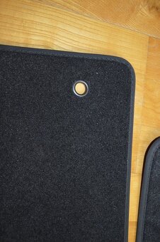 predam original koberceky na LR Discovery - 2