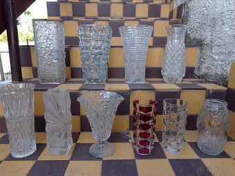 Výber československých váz z lisovaného skla - 2