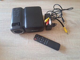 Dataproektor par krat pouzibany - 2