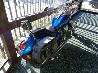 Kawasaki Vulcan VN 900 - 2
