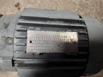 Elektromotor s prevodovkou 1:157 - 2