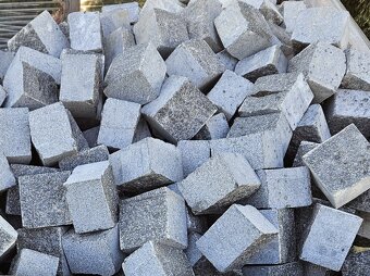 čierna žula kocka 8x8x6 cm - 4x rezaná - 2