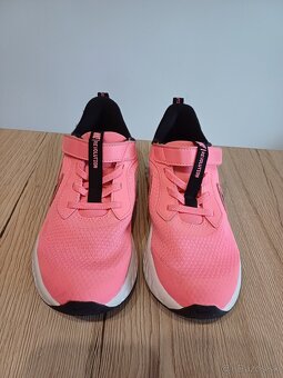 Botasky Nike ružové č. 33 - 2