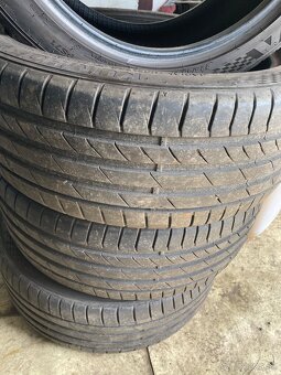 Kumho 225 45 R17 - 2
