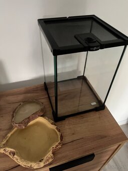 Terarium 20x20x 30 cm vrátane 2 napajadiel - 2