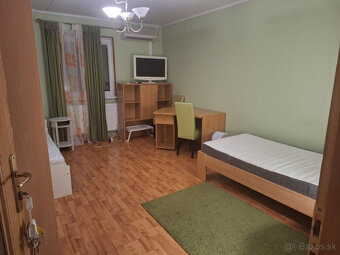 PRENAJMEM samostanú izbu v rodinnom dome BA VAJNORY - 2