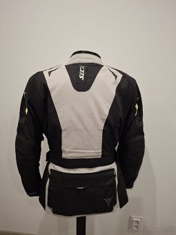Motobunda a nohavice. - 2