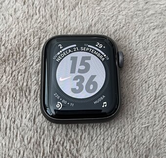Apple Watch SE Nike 40mm - 2
