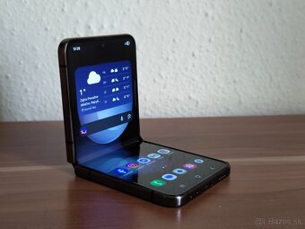Samsung Galaxy Z Flip5 - 2