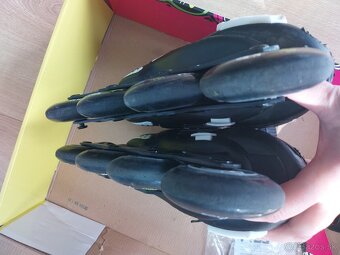 Predám kolieskové korčule 32-35 - 2