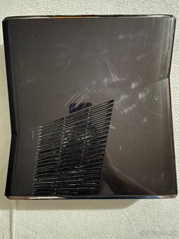 Xbox 360 + 2 ovládače + Kinect + hracia gitara - 2