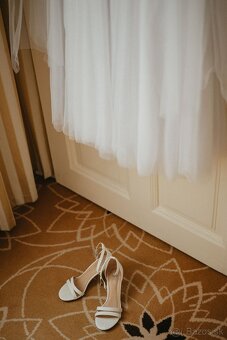 Svadobné šaty plus doplnky - 2