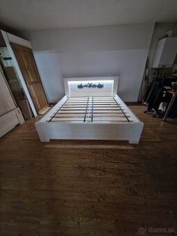 Manželská postel z masívu - 2