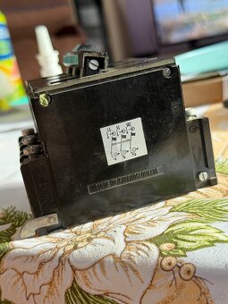 Trojpólový istič motorový - 2