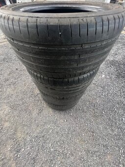 235/45 R17 - 2