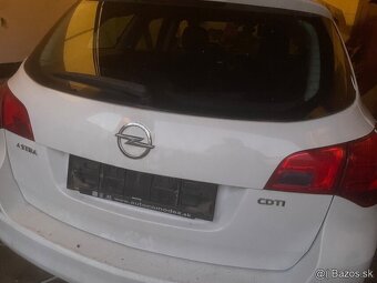Kufor piate dvere Opel Astra J Combi 2010-2015 - 2