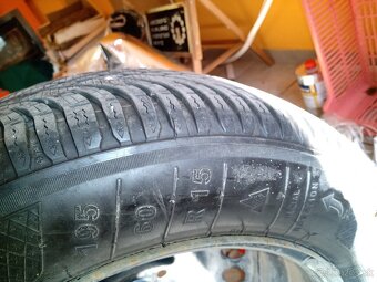 Zimné pneu aj s diskom 195/60R15 - 2