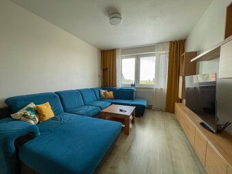 Exkluzívny trojizbový byt s balkónom na prenájom, Vráble - 2