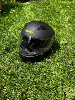Motorkarska prilba - 2
