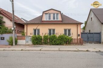 NA PREDAJ dva rodinné domy s tromi byt. jednotkami v Stupave - 2