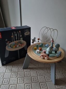 Motorický stolík s aktivitami Janod - autá - 2