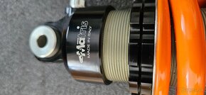 KTM RC 390 - MATRIS zadný tlmič - 2