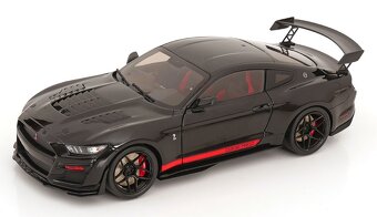 Ford Mustang Shelby GT500 Black 2022 - 1:18 Solido - 2