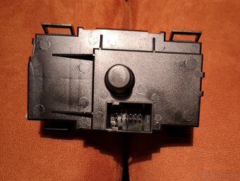 Spínač / vypínač hlavných svetiel E84, E87, E90 - 2