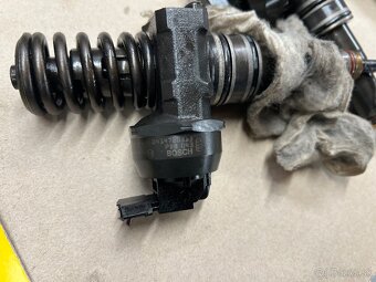 Predám vstrekovače do 1,9TDi BLS BXJ - 2