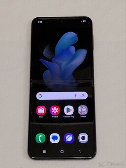 Samsung Galaxy Z Flip 4 - 2