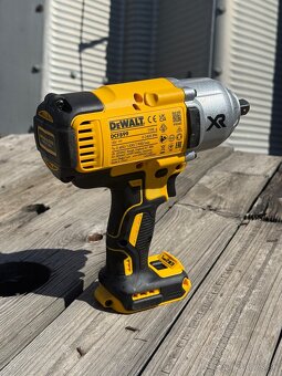 AKU razovy uťahovák Dewalt - 2