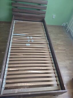 Predám posteľ s roštom + nočný stolík + matrac - 2