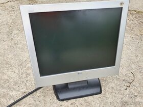 Menší starší LCD 15palcový LG - 2
