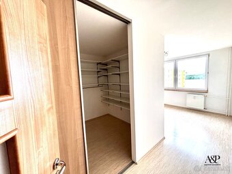 KOMPLETNE REKONŠTRUOVANÝ 2 IZBOVÝ BYT, 68m2, S. JURKOVIČA, S - 2