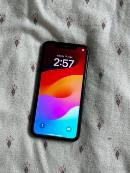 iPhone 11 – 128 GB, čierny - 2
