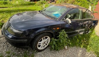 Predám VW passat 1.8 turbobenzín vcelku na súčiastky - 2