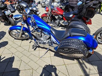 HONDA VT 1300 FURY - 2