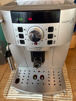 Kavovar Delonghi - 2