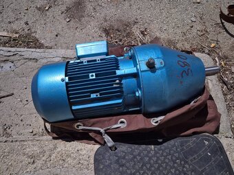 Elektromotor s prevodovkou 2,2 kW - 2