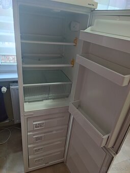 Kombinovaná chladnička s mrazničkou Calex. - 2