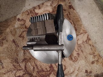 Univerzálne skľučovadlo priemer 200/3. - 2